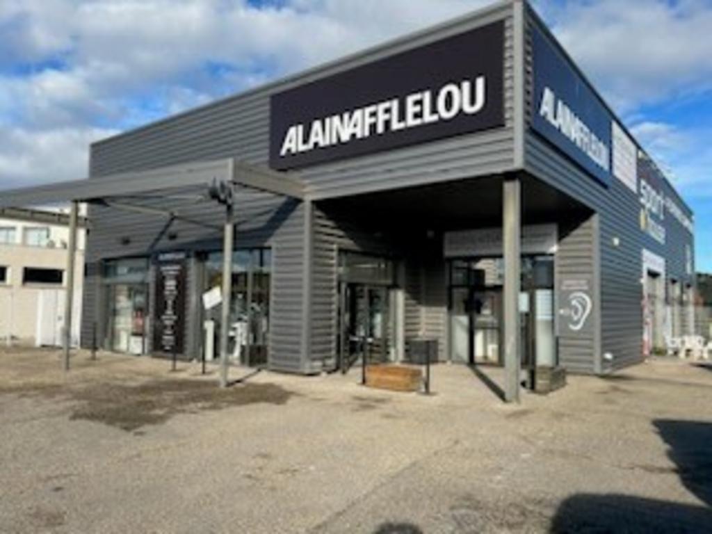 Magasin Opticien 590 Avenue du Collège 30420 CALVISSON extérieur
