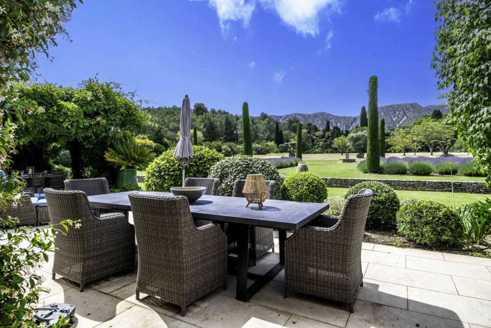 Photographs of Mas de la Caume villa in Provence - Image 22 of 52