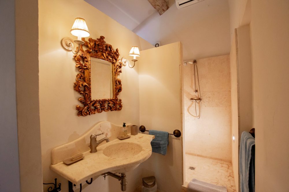 Photographs of Mas du Real villa in Provence - Image 27 of 36
