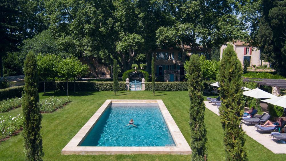 Photographs of Chateau Avignon Provence villa in Provence - Image 13 of 35