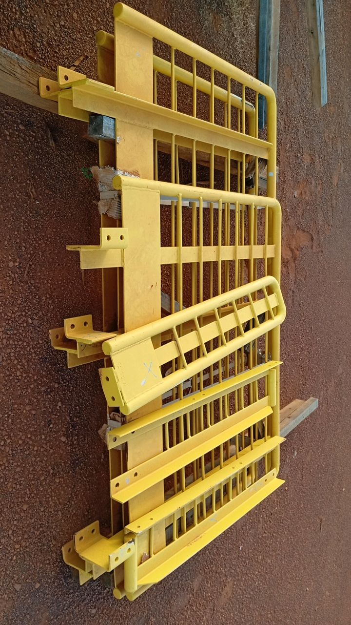 Lot of Metal Structures / BOX F19