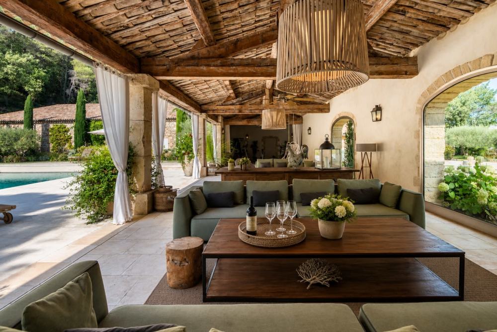 Photographs of Mas de Lacoste villa in Provence - Image 4 of 64