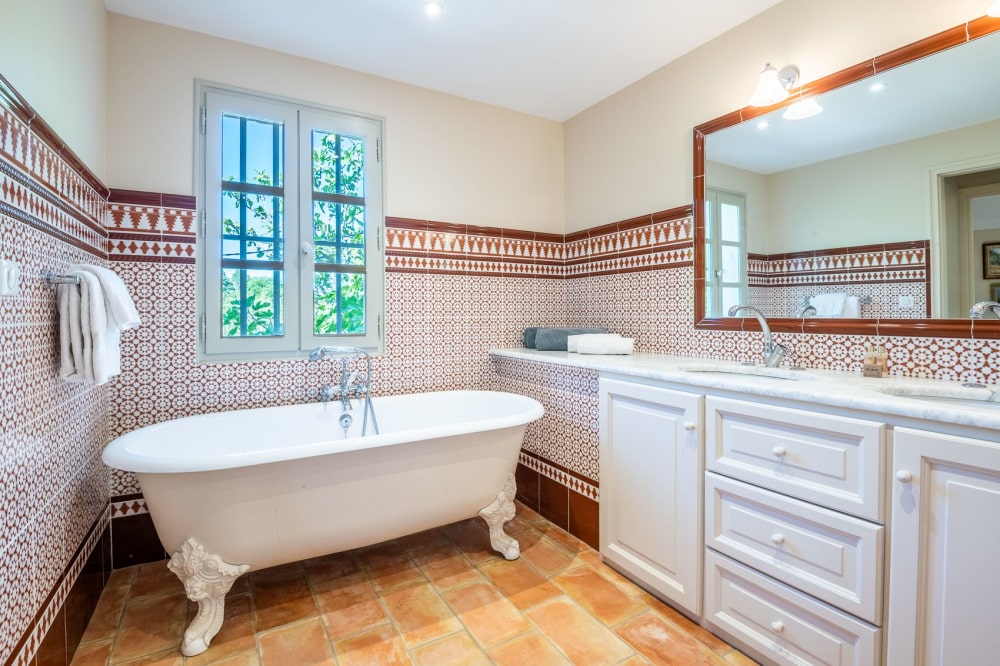 Photographs of Mas de Pagnol villa in Provence - Image 13 of 39