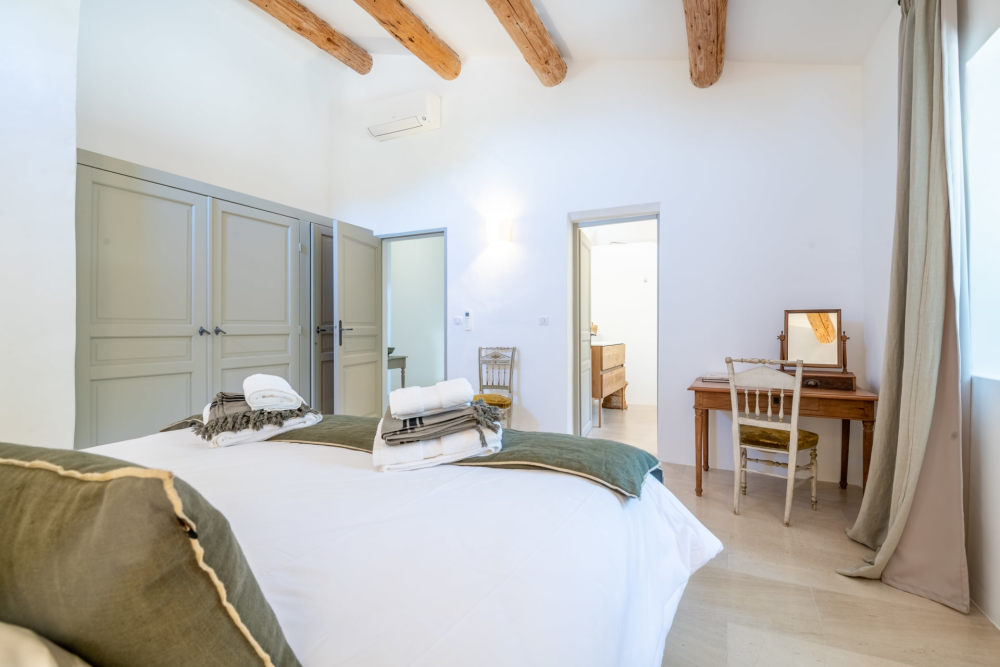 Photographs of Mas les Gardiols villa in Provence - Image 21 of 43