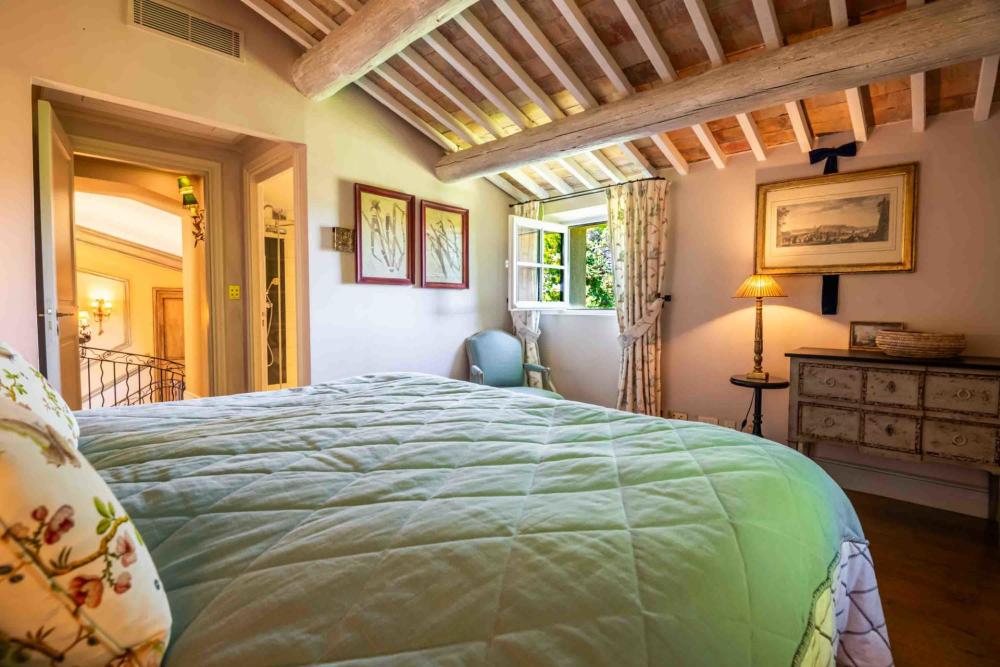 Photographs of Domaine de Beau-Fleurs villa in Provence - Image 33 of 45
