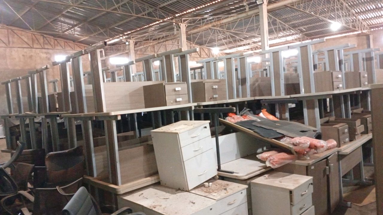 Lot of Chairs Various Models and chest of drawers