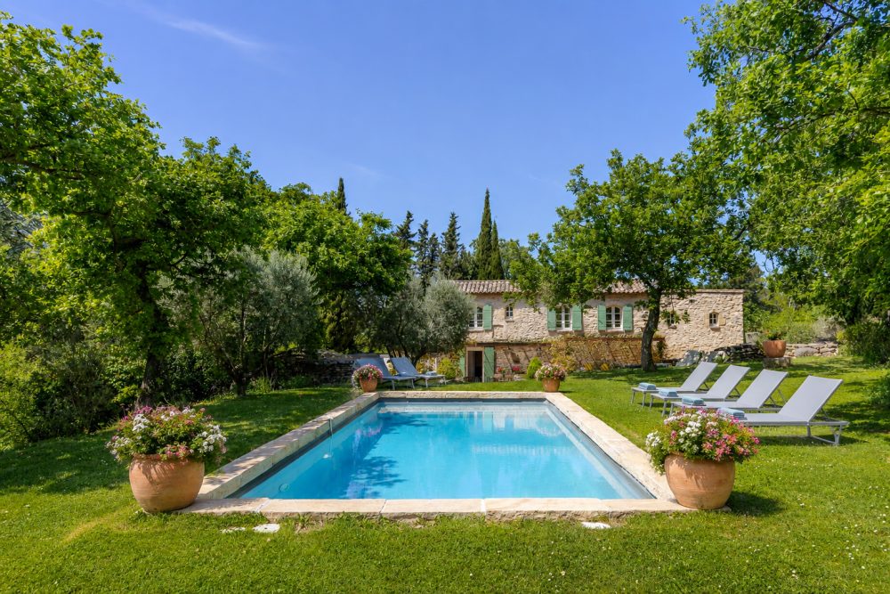Photographs of Le Mas des Amandiers villa in Provence - Image 1 of 41