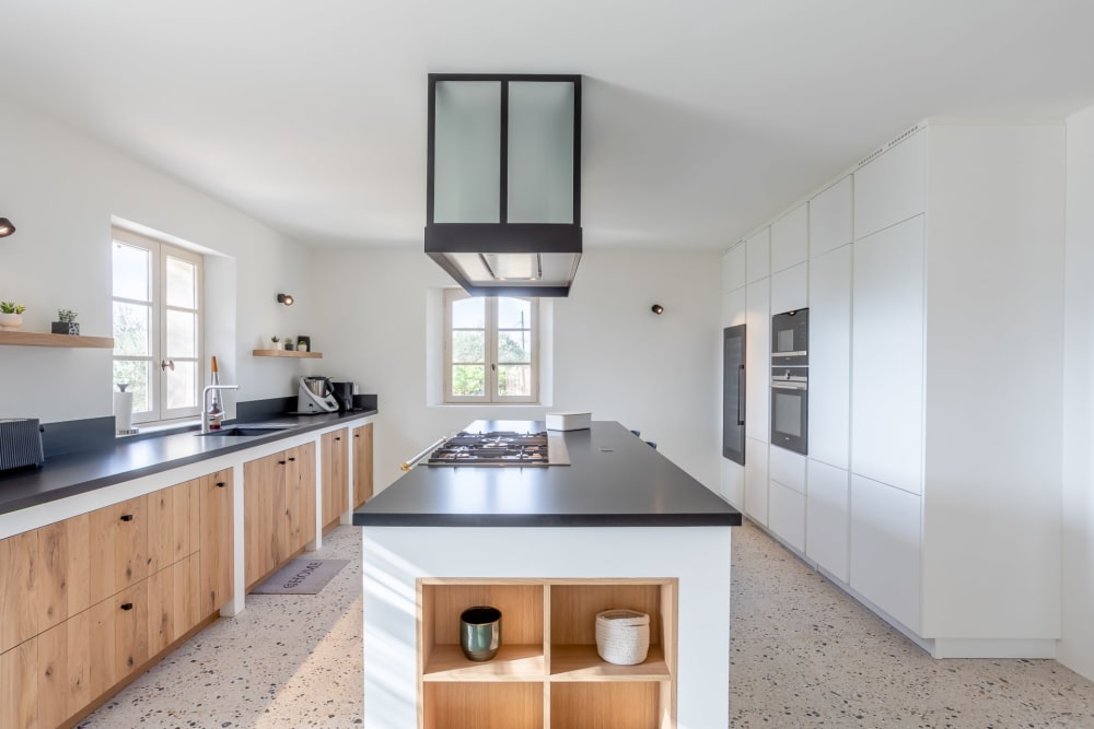 Photographs of Mas la Mirande villa in Provence - Image 12 of 49