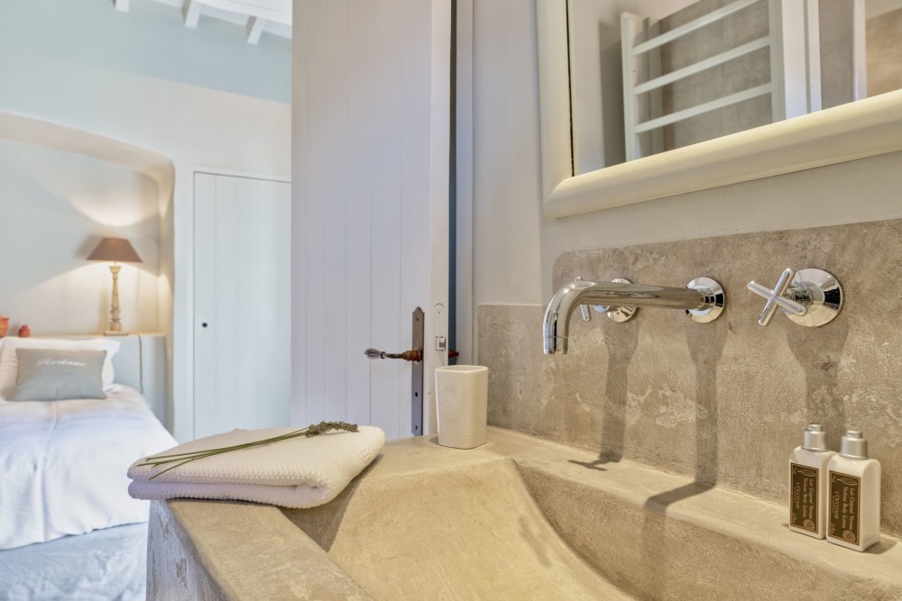 Photographs of Mas de la Quietude villa in Provence - Image 25 of 48