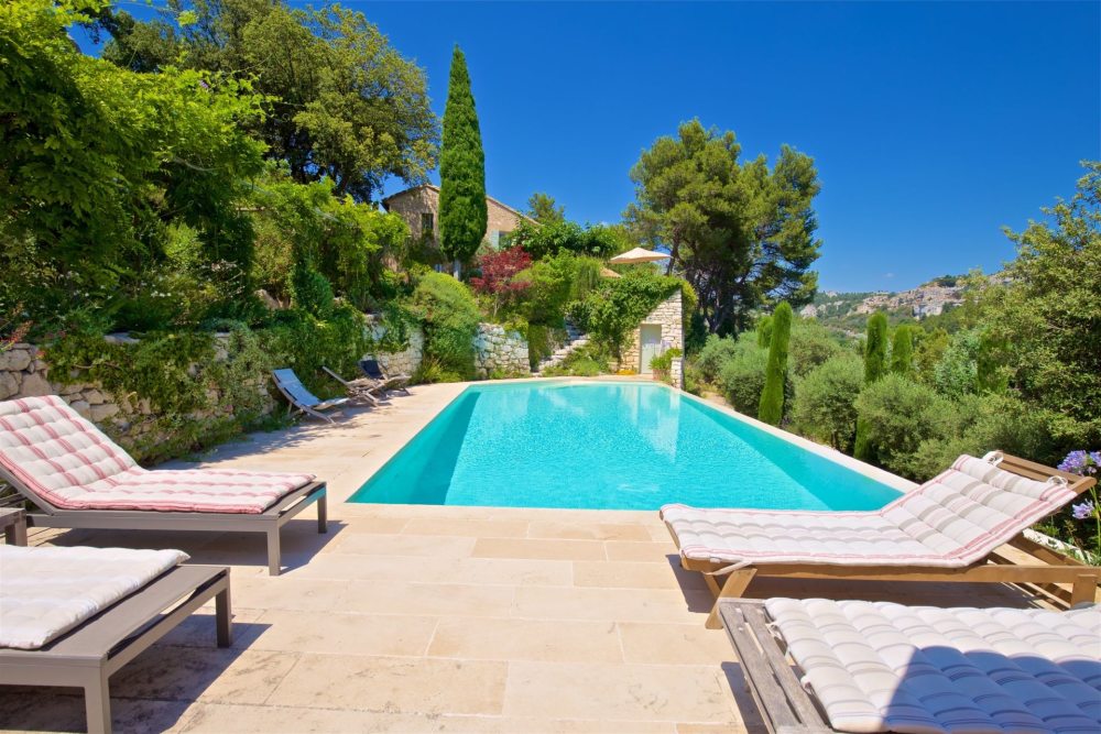 Photographs of Mas de Belleroche villa in Provence - Image 33 of 34