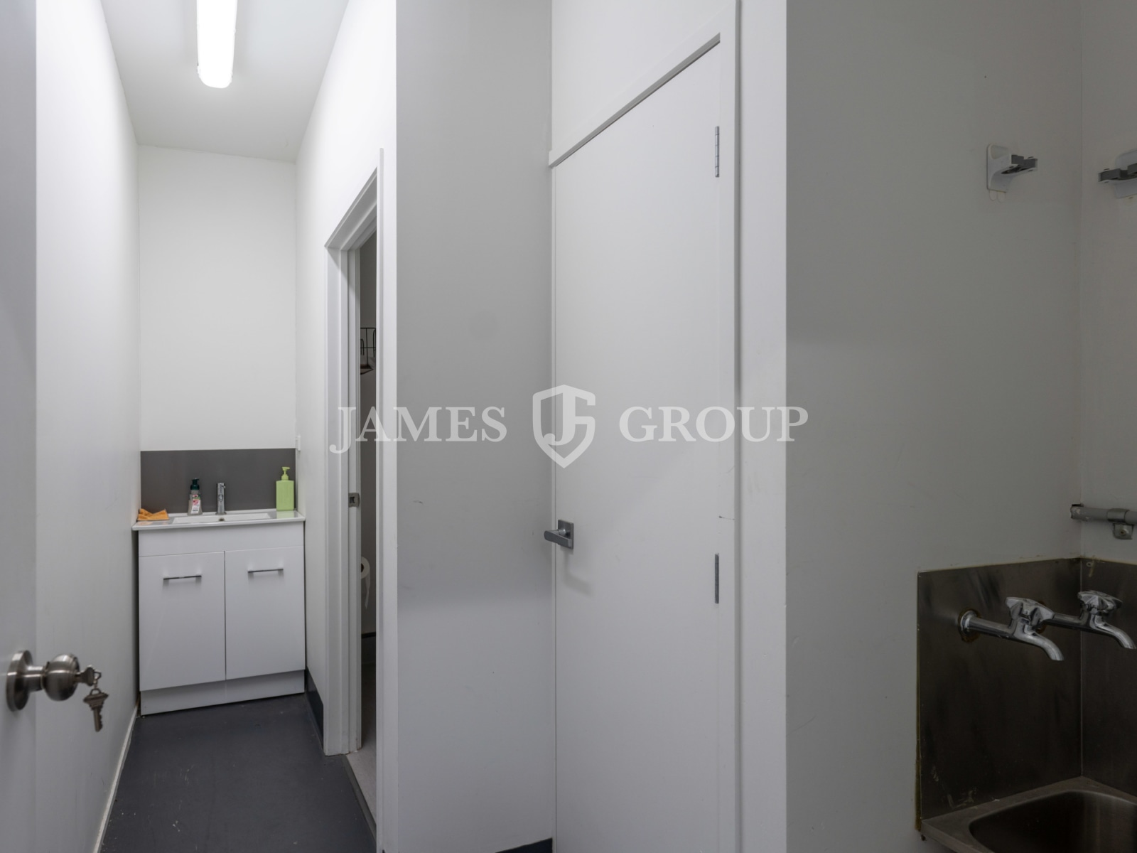 Modern Secure Industrial Unit – 164m²