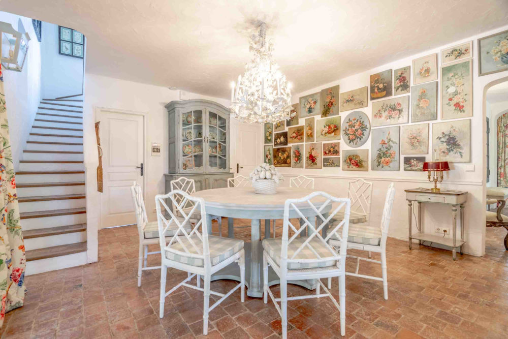Photographs of Mas Provencal villa in Provence - Image 9 of 38