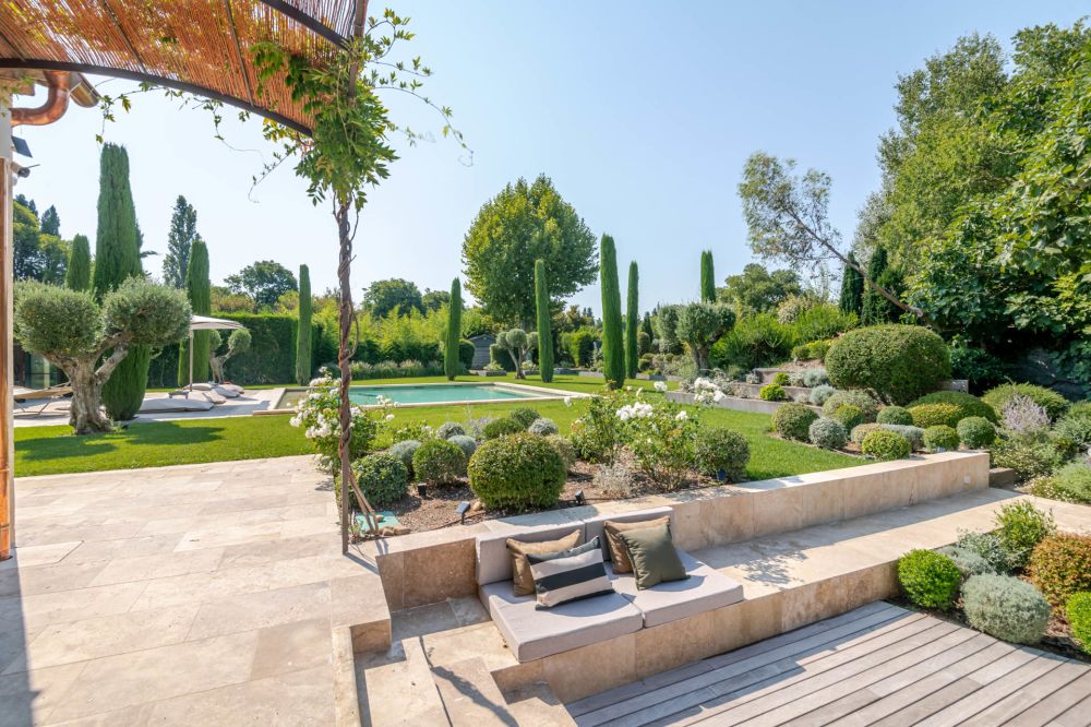 Photographs of Les Jardins d’Eygalières villa in Provence - Image 14 of 42