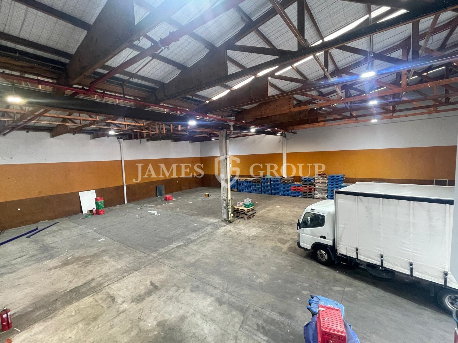 800m² High Stud Warehouse | 3 X Roller Doors