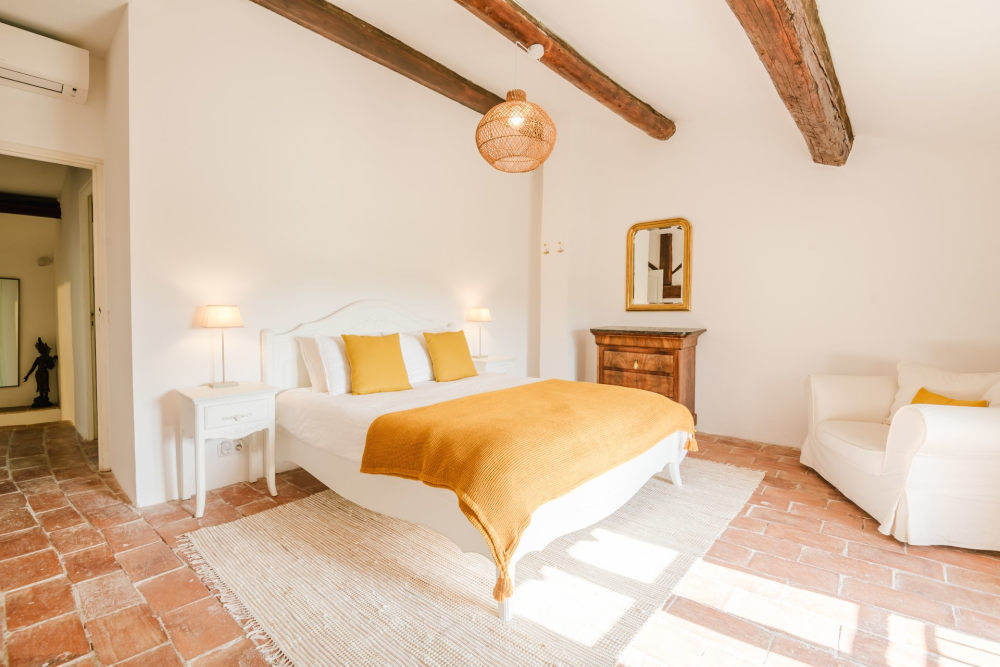 Photographs of Mas des Cinq Sens villa in Provence - Image 24 of 37