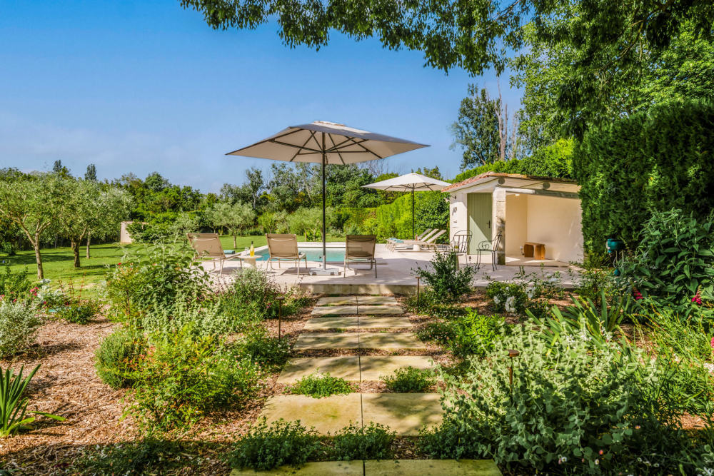 Photographs of Bijou de Paradou villa in Provence - Image 2 of 36