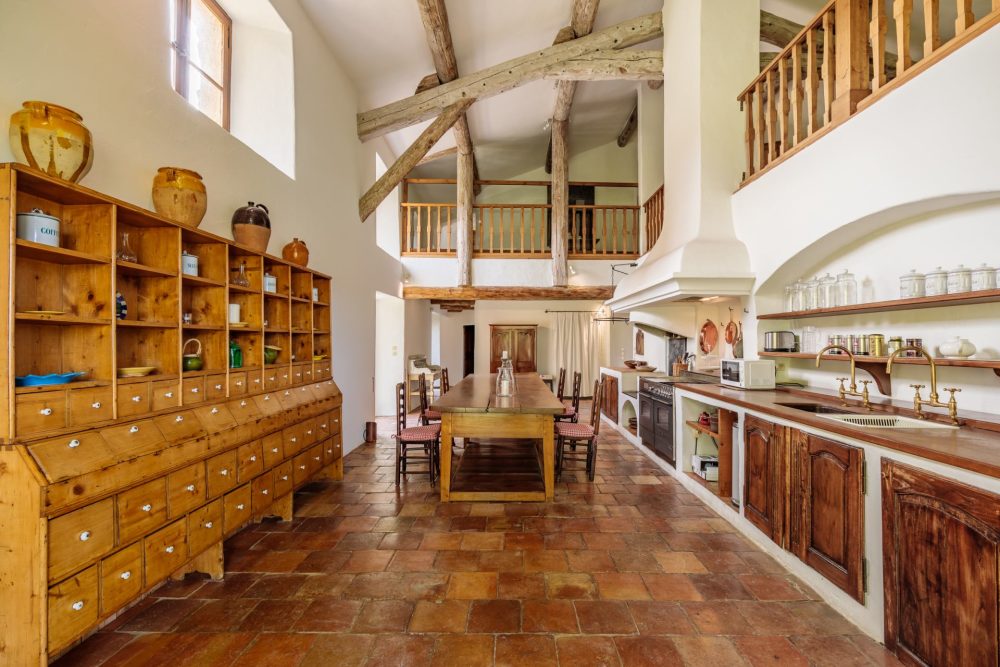 Photographs of Chateau de Sannes villa in Provence - Image 60 of 61
