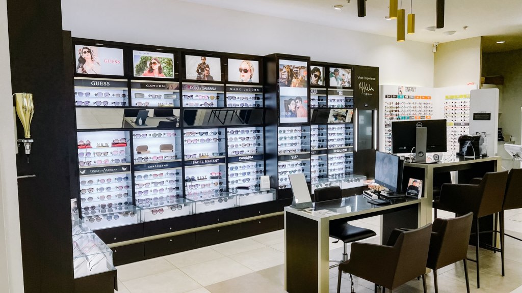 Magasin Opticien C.C. Carrefour - 88 avenue du Chater 69340 FRANCHEVILLE intérieur