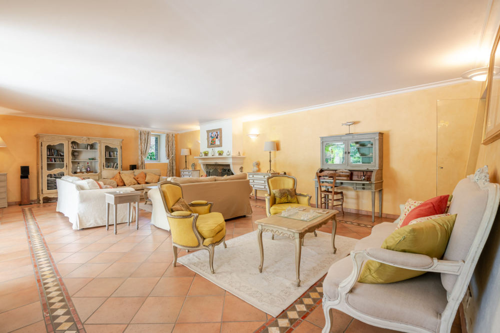 Photographs of Mas de Ribe villa in Provence - Image 7 of 50