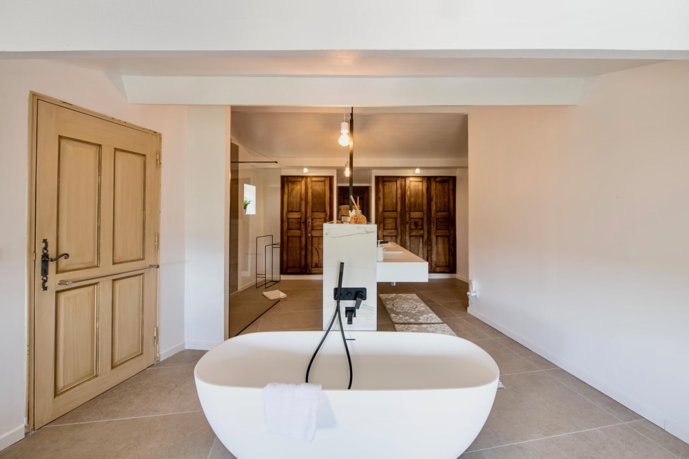 Photographs of Mas de la Reine villa in Provence - Image 21 of 41