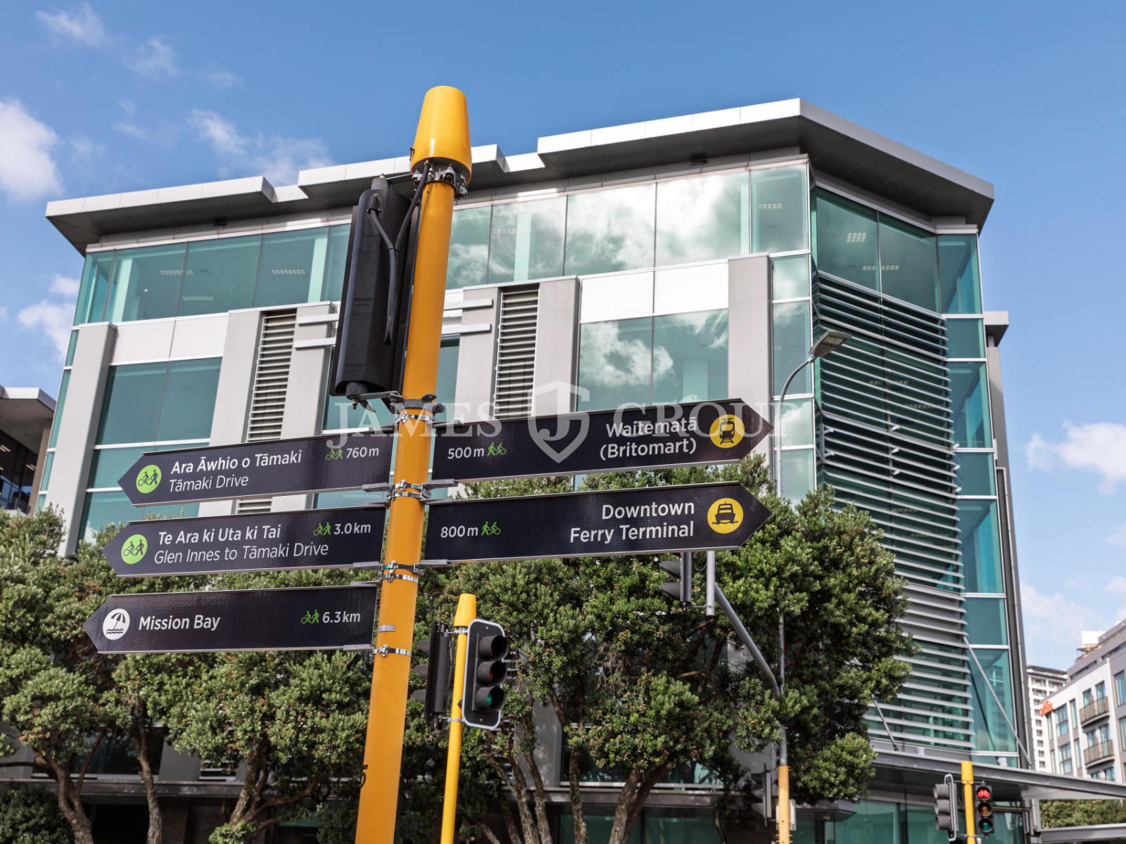 Large 1,680m² Office Floor With Signage Rights