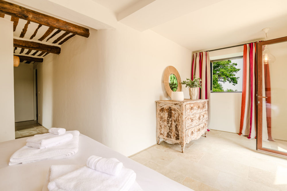 Photographs of Mas des Secrets villa in Provence - Image 26 of 47