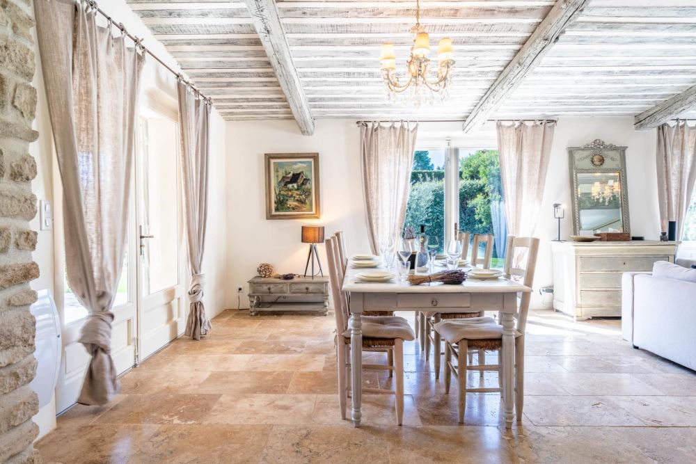 Photographs of La Charmerie villa in Provence - Image 8 of 35