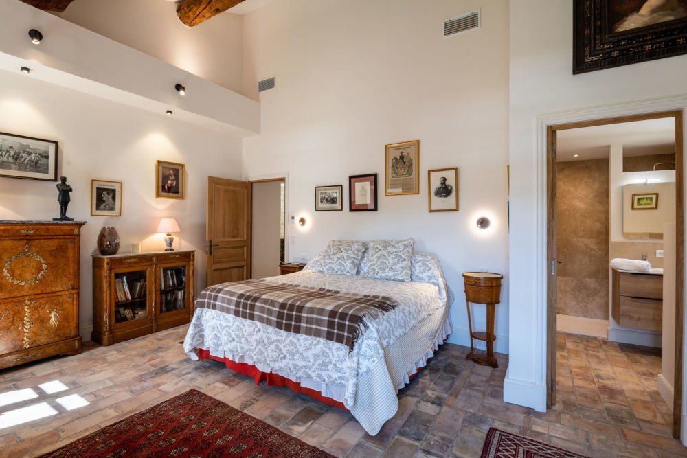 Photographs of Mas du Lauzange villa in Provence - Image 23 of 43