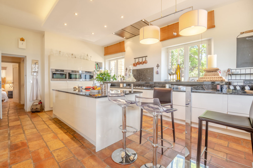 Photographs of Mas Bonheur villa in Provence - Image 10 of 32