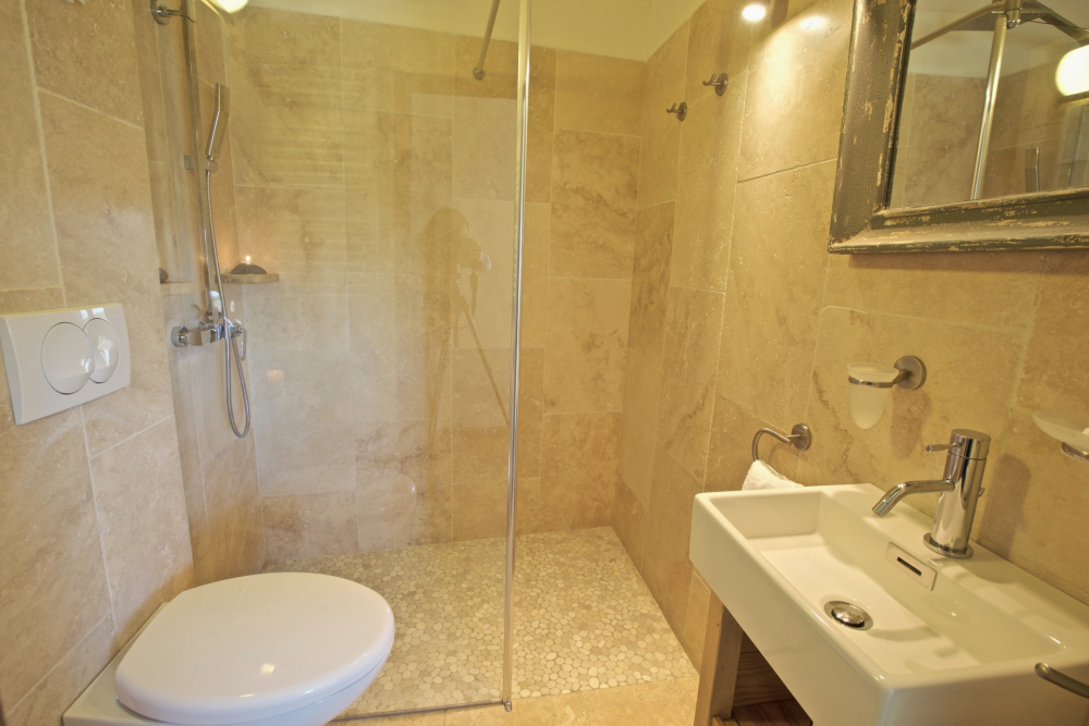 Photographs of Mas des Cerisiers villa in Provence - Image 13 of 34
