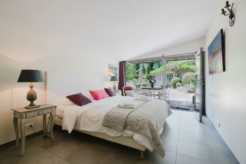 Photographs of Mas des Nénuphars villa in Provence - Image 35 of 54