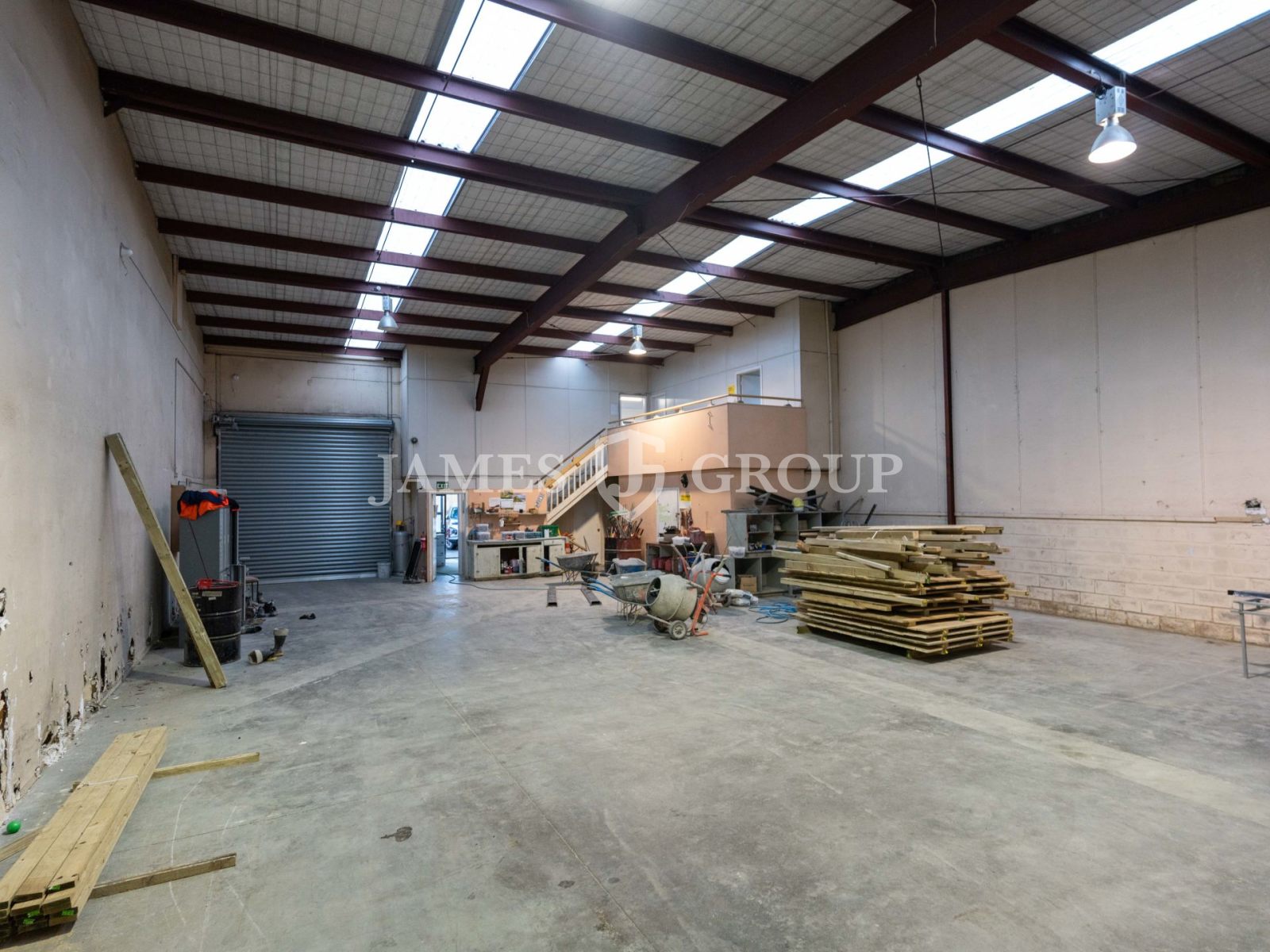 End Unit With Secure Yard | 391m²