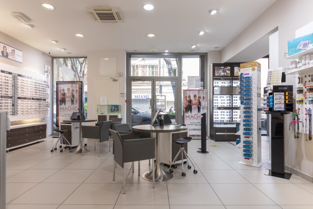 Magasin Opticien 286 cours Bournissac 84300 CAVAILLON intérieur