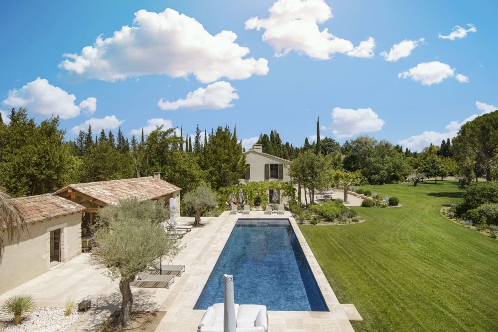 Photographs of Mas de l’Etoile villa in Provence - Image 2 of 39