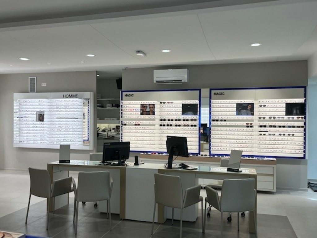 Magasin Opticien 13 avenue Pierre Semard 26000 VALENCE intérieur