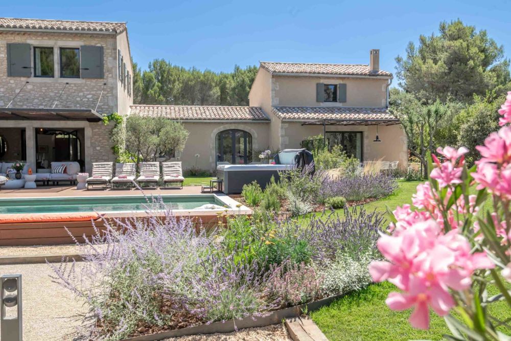 Photographs of New! Mas Mémoires villa in Provence - Image 45 of 49