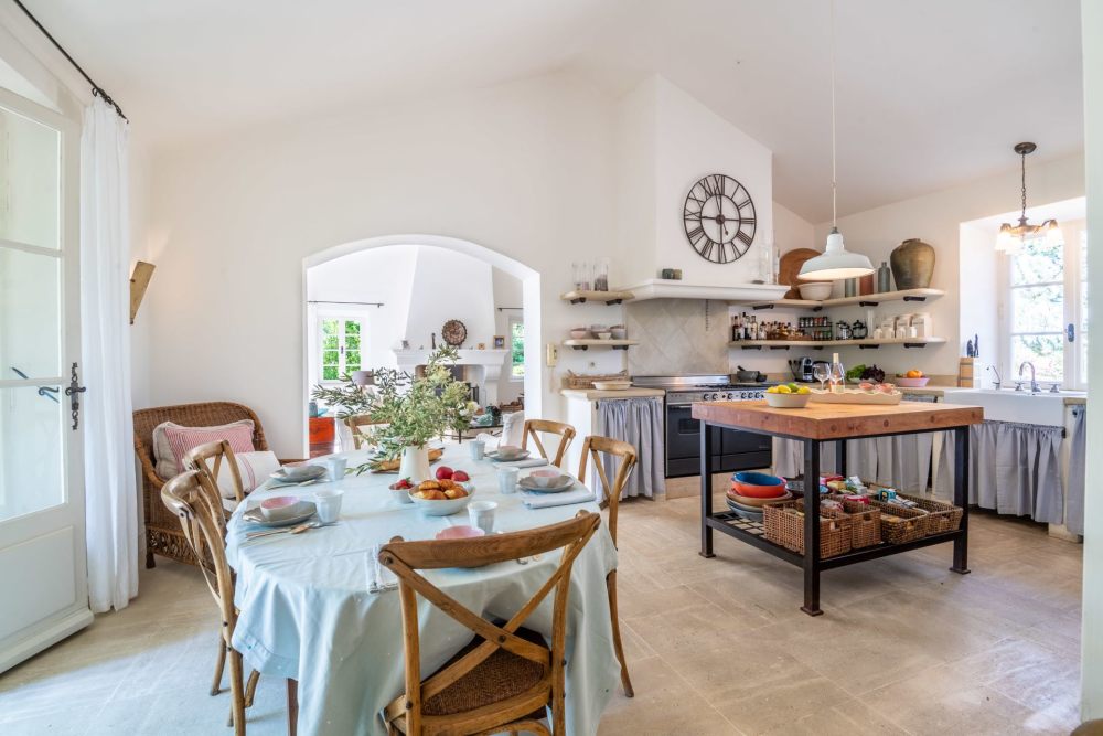 Photographs of Les Vignes villa in Provence - Image 12 of 46