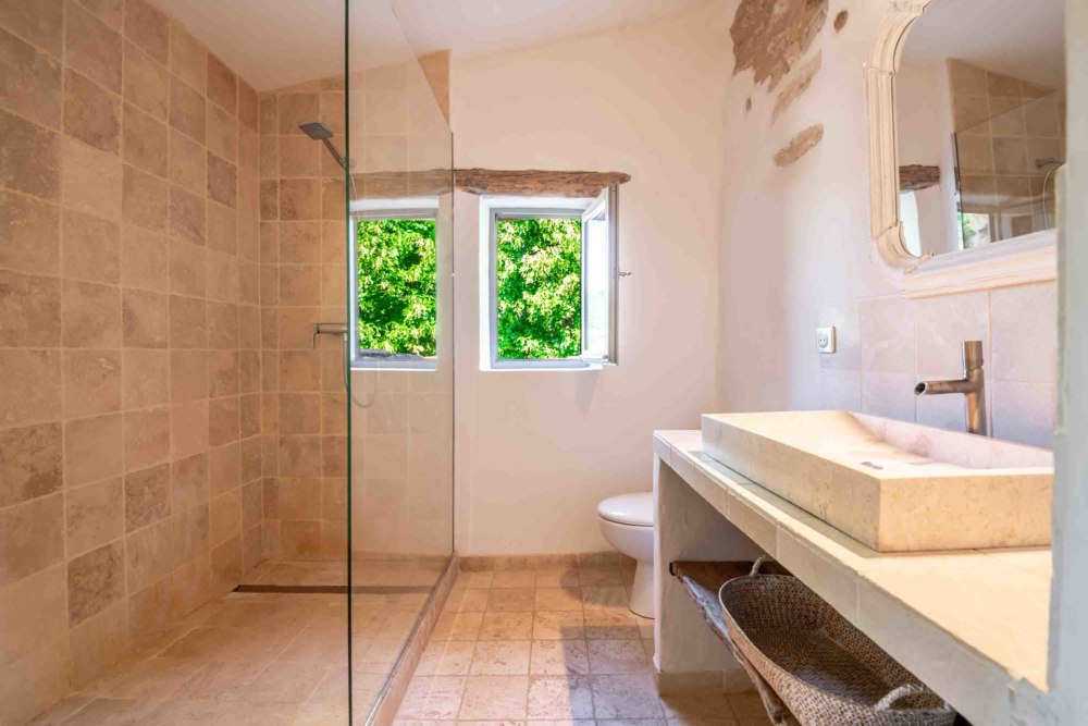 Photographs of La Farinette villa in Provence - Image 17 of 33