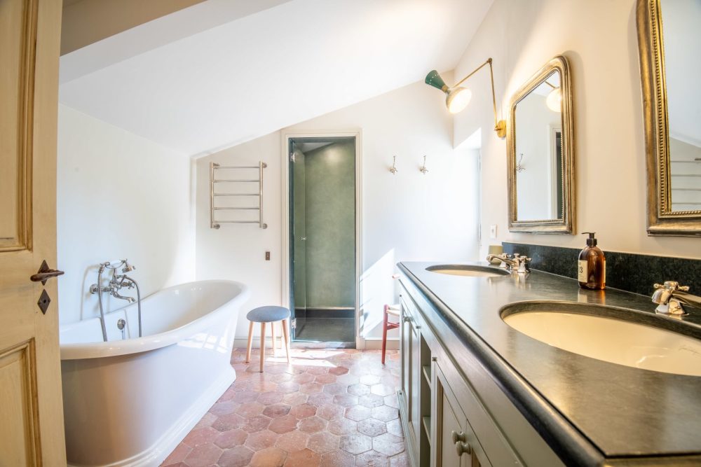 Photographs of Mas des Pierres villa in Provence - Image 49 of 60