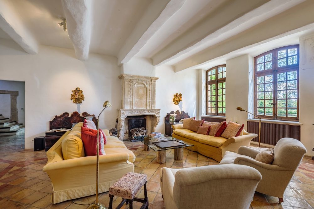Photographs of Chateau de Sannes villa in Provence - Image 12 of 61