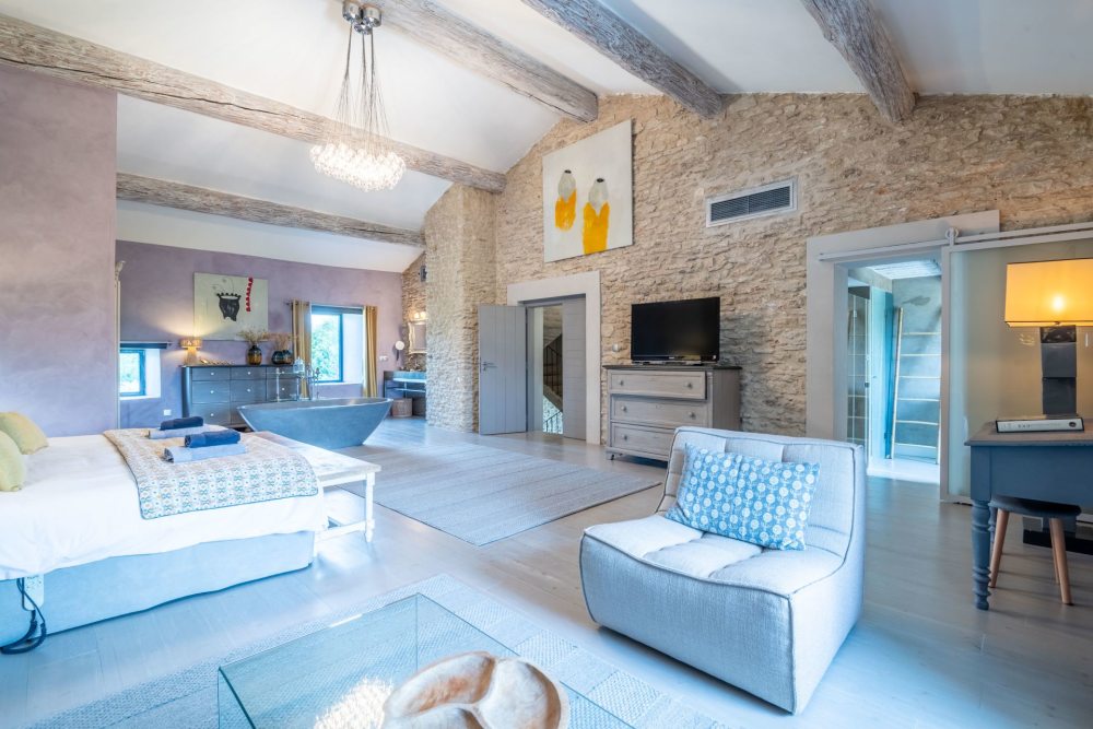 Photographs of Bastide de la Senancole villa in Provence - Image 30 of 52
