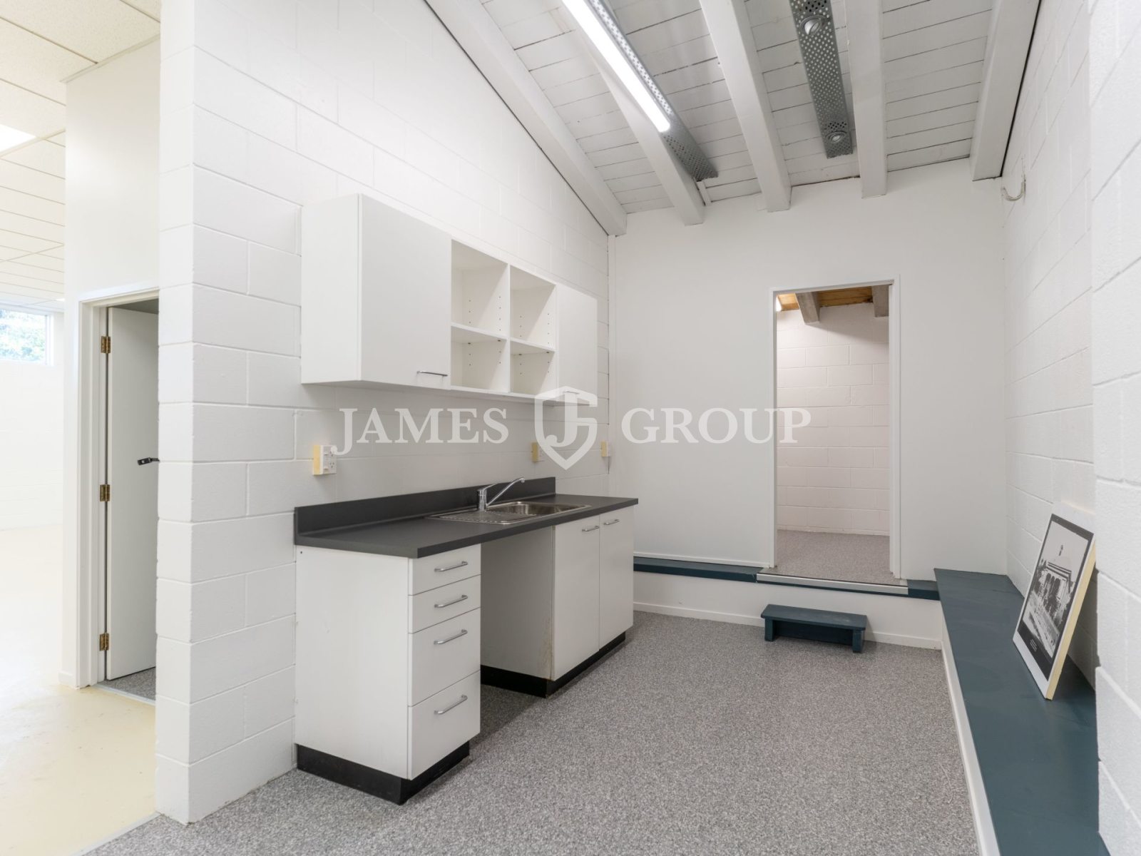 Three-phase 330m² Industrial Opportunity