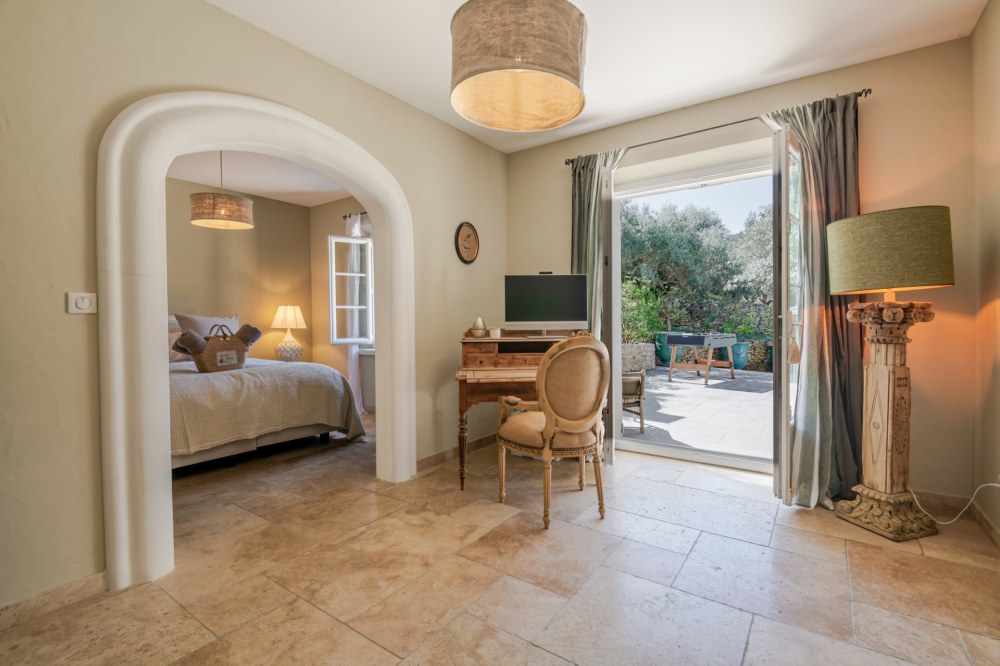 Photographs of Mas de l’Ecrin villa in Provence - Image 24 of 50