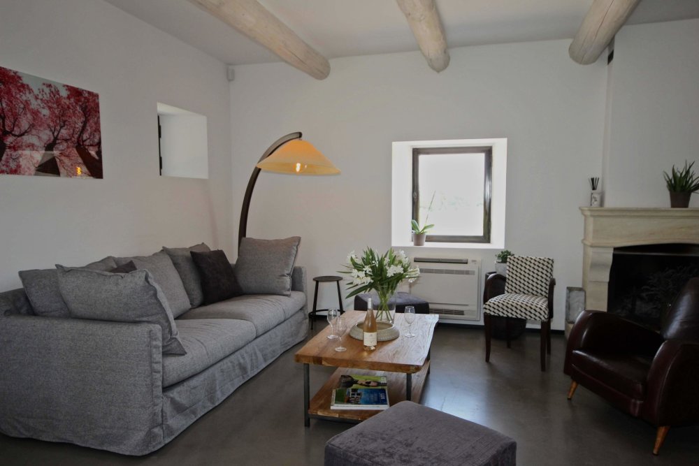 Photographs of Mas des Platanes villa in Provence - Image 14 of 36