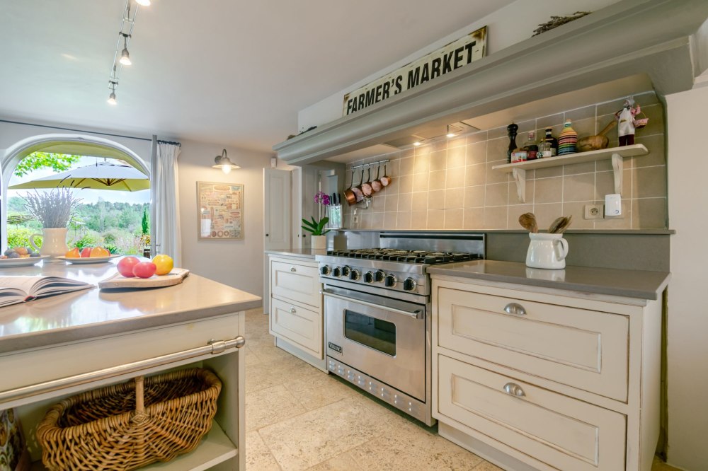 Photographs of Le Relais villa in Provence - Image 15 of 43