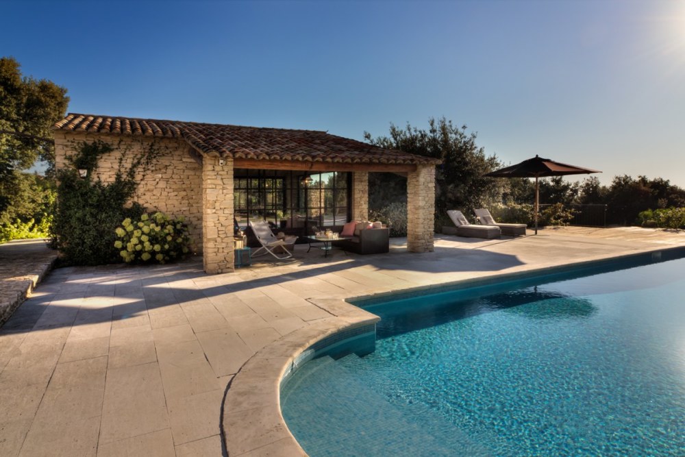 Photographs of Mas de Bellecour villa in Provence - Image 20 of 37