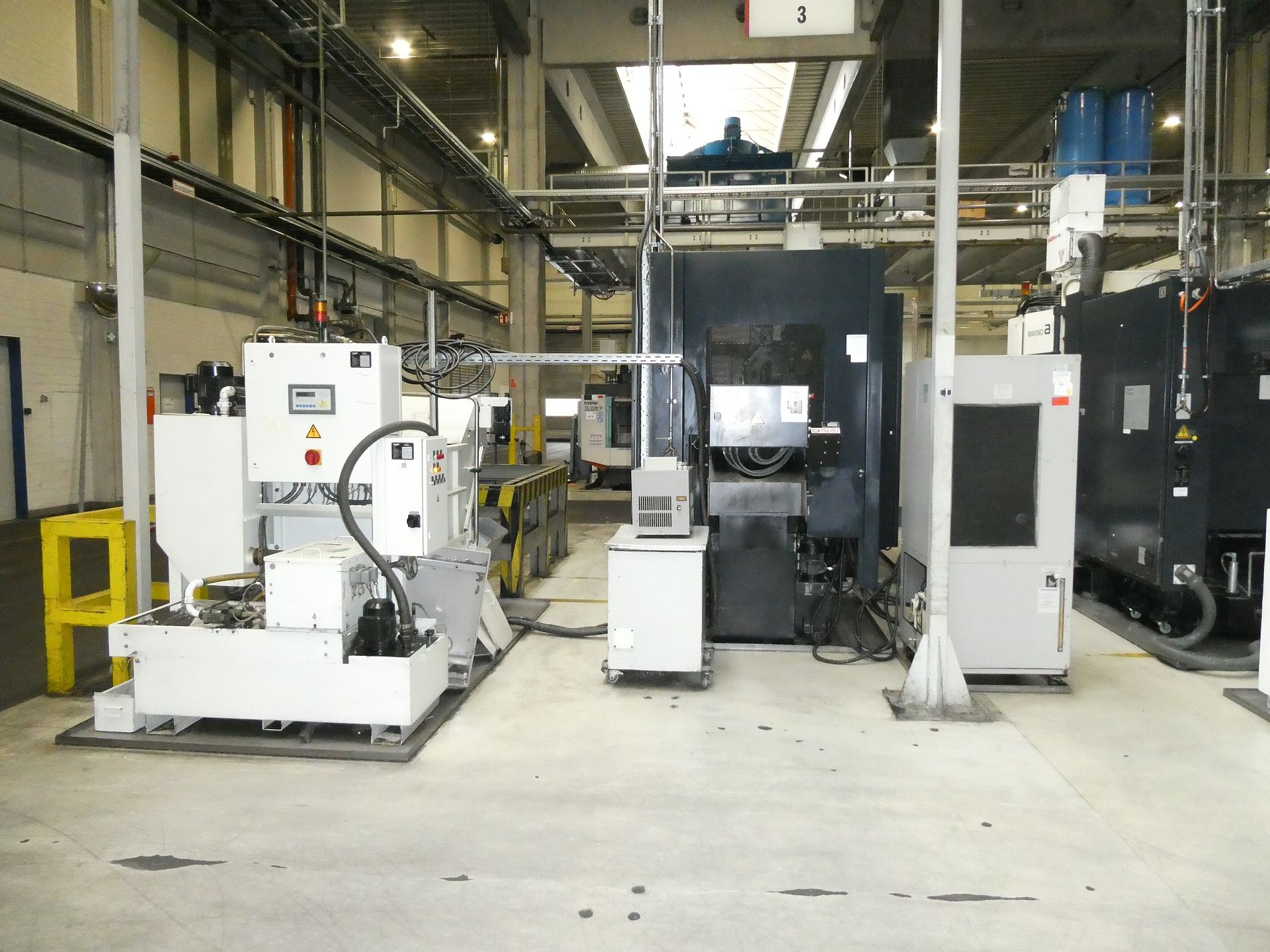 CNC Machining Center-Makino - Image 9