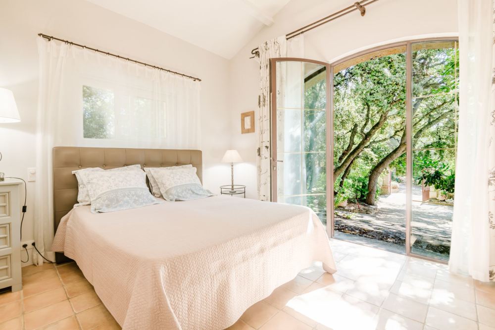 Photographs of Mas des Rocailles villa in Provence - Image 16 of 41