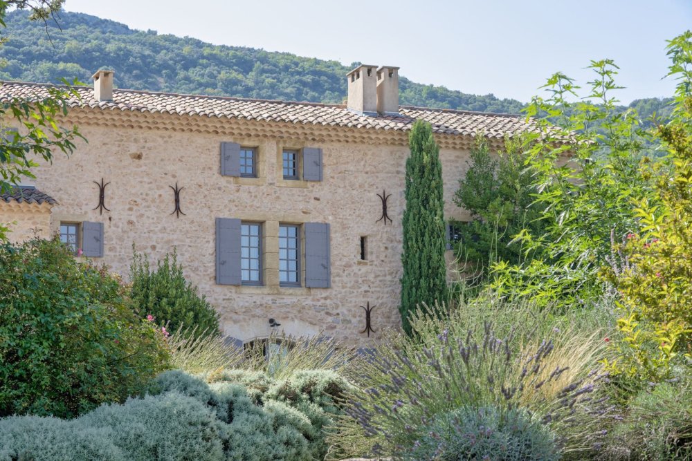 Photographs of Mas de la Quietude villa in Provence - Image 2 of 48