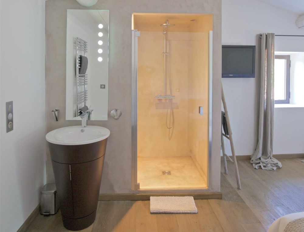Photographs of Mas des Platanes villa in Provence - Image 28 of 36